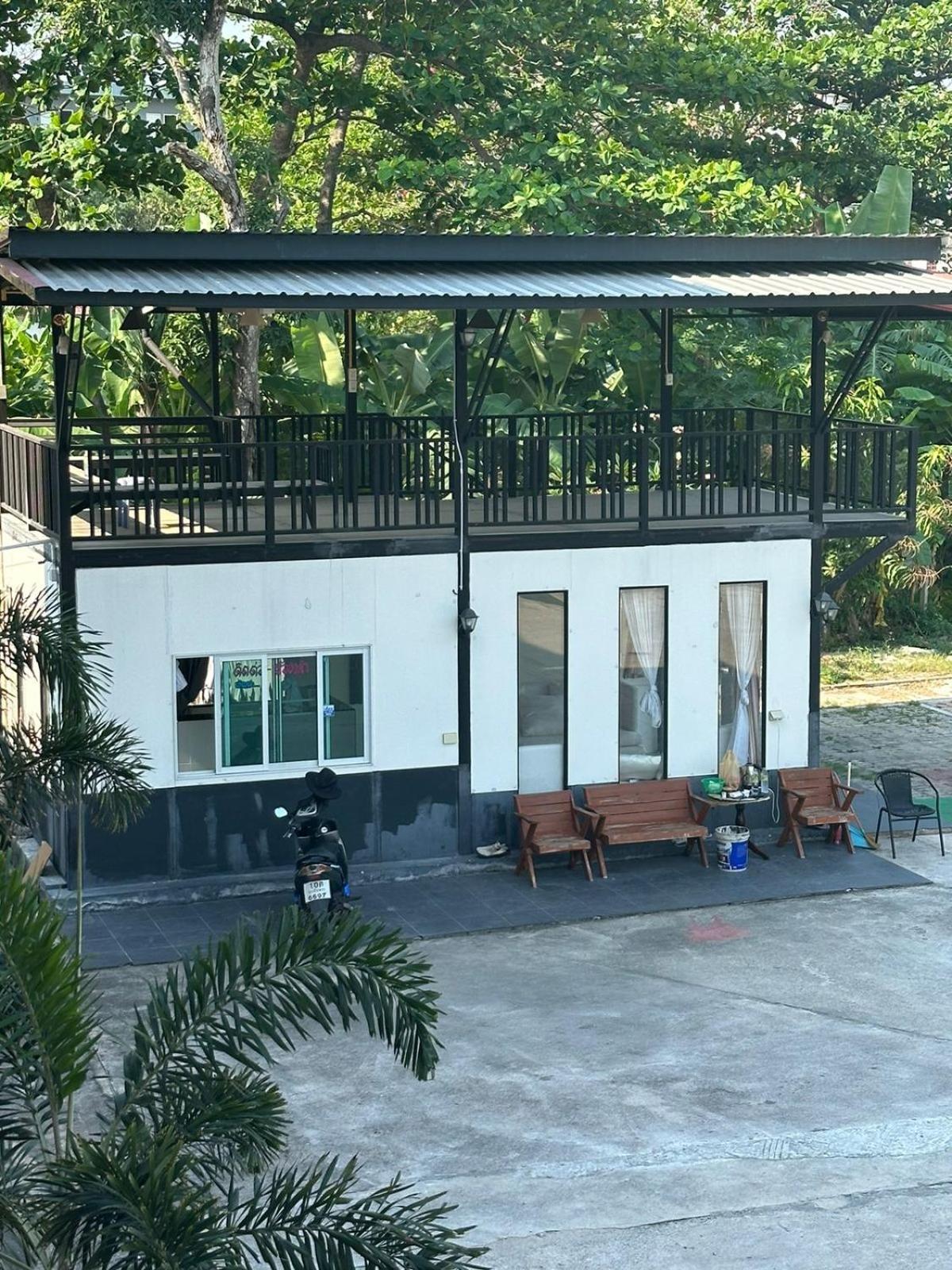 Ekaluk Place Hotel